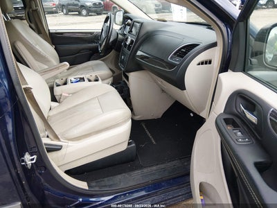 CHRYSLER TOWN & COUNTRY
