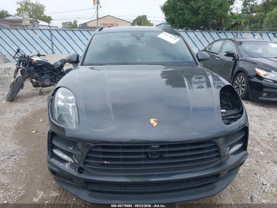 PORSCHE MACAN