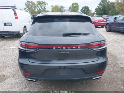 PORSCHE MACAN
