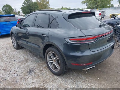 PORSCHE MACAN