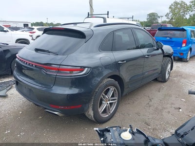PORSCHE MACAN