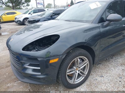 PORSCHE MACAN