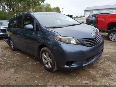 2013 Toyota Sienna LE V6 8 Passenger