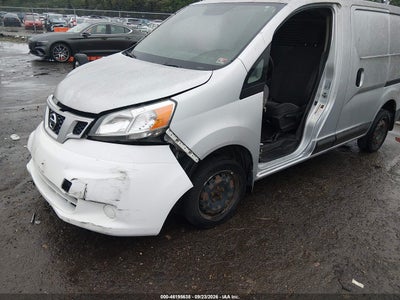 NISSAN NV200