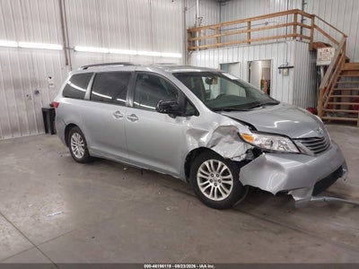 2015 Toyota Sienna XLE 8 Passenger