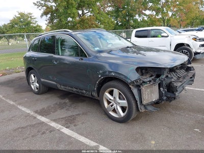 2013 Volkswagen Touareg LUX