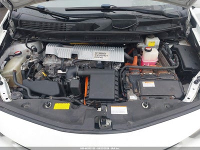TOYOTA PRIUS V