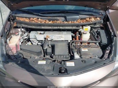 TOYOTA PRIUS V