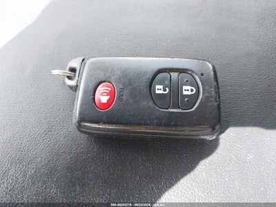 TOYOTA PRIUS V