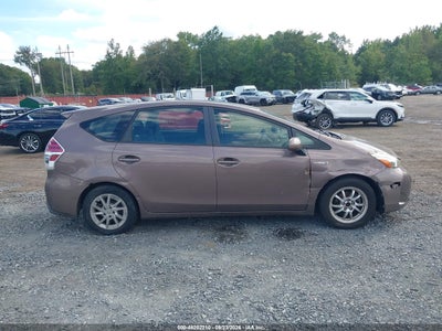 TOYOTA PRIUS V