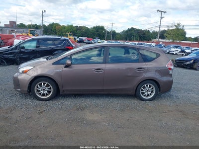 TOYOTA PRIUS V