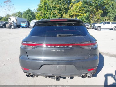 PORSCHE MACAN