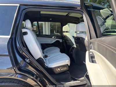 2024 BMW X7 8