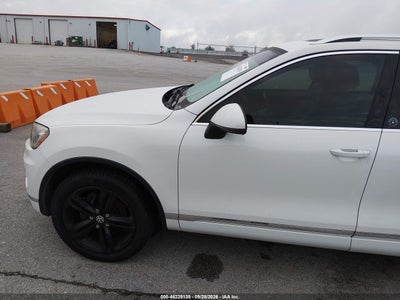 2017 VOLKSWAGEN TOUAREG 17