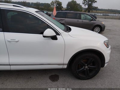 2017 VOLKSWAGEN TOUAREG 19
