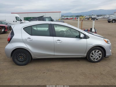 2015 TOYOTA PRIUS C 14