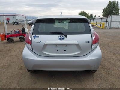 2015 TOYOTA PRIUS C 17