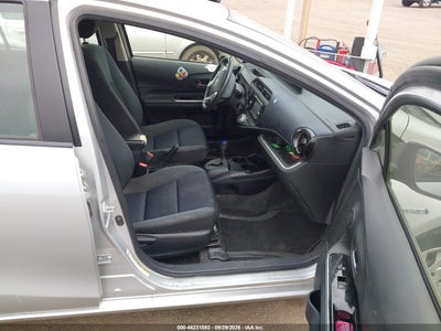 2015 TOYOTA PRIUS C 5