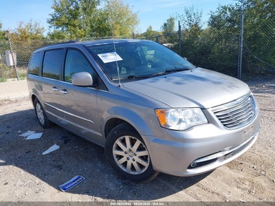 2016 Chrysler Town & Country Touring