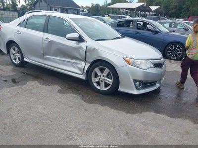 2014 TOYOTA CAMRY SE