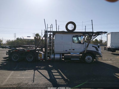 2015 VOLVO VN 16