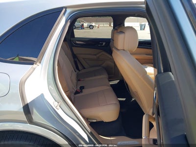 2021 PORSCHE CAYENNE 8