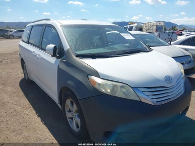 2015 Toyota Sienna LE 8 Passenger