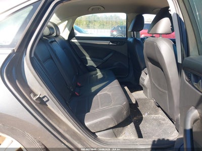 2015 VOLKSWAGEN PASSAT 8