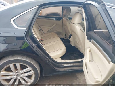 2017 VOLKSWAGEN PASSAT 8