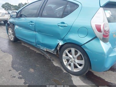 2014 TOYOTA PRIUS C 17