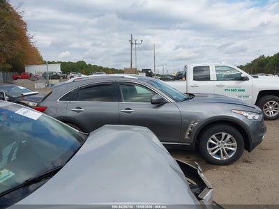2014 INFINITI QX70 12