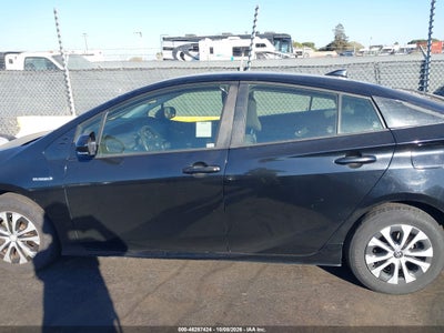 2019 TOYOTA PRIUS 14