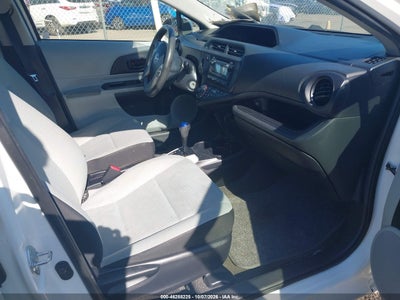 2014 TOYOTA PRIUS C 5