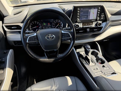 2021 TOYOTA HIGHLANDER 11