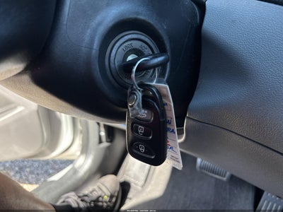 2016 HYUNDAI ELANTRA 11