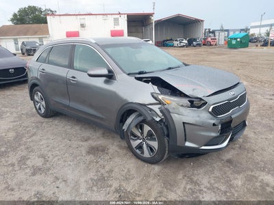 2017 KIA NIRO LX