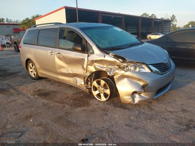 2013 Toyota Sienna LE V6 8 Passenger