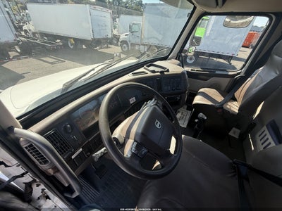 2017 VOLVO VNL 7