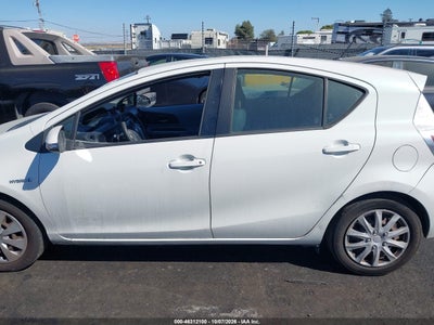 2014 TOYOTA PRIUS C 14