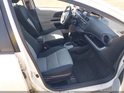 2014 TOYOTA PRIUS C 5