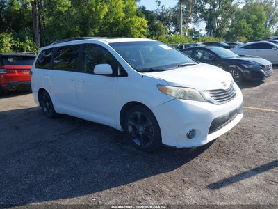 2011 TOYOTA SIENNA SE