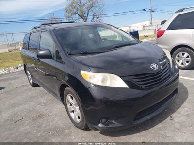 2016 TOYOTA SIENNA