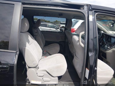 2016 TOYOTA SIENNA 8