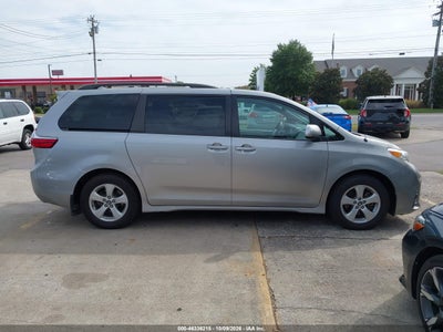 2018 TOYOTA SIENNA 13