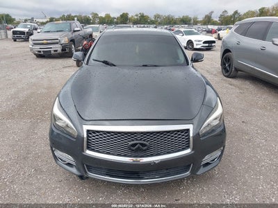 2015 INFINITI Q70L 12