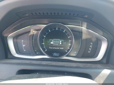 2015 VOLVO XC60 7