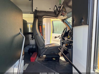 2015 GMC SAVANA CUTAWAY 5