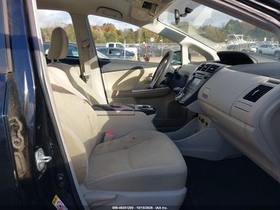 2014 TOYOTA PRIUS V 5