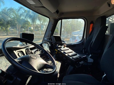 2024 FREIGHTLINER M2 106 5