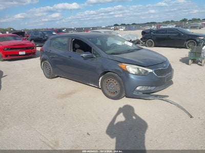 2016 KIA FORTE 5-DOOR LX